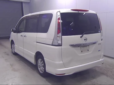 Nissan SERENA  с аукциона в Японии