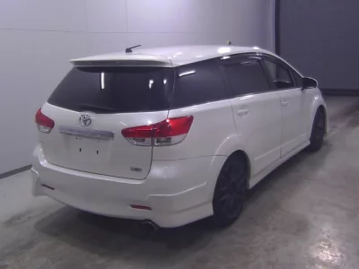Toyota WISH  с аукциона в Японии