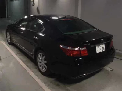 Lexus LS  с аукциона в Японии