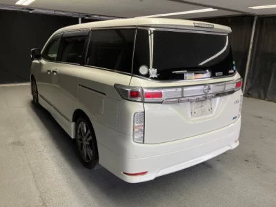 Nissan ELGRAND  с аукциона в Японии