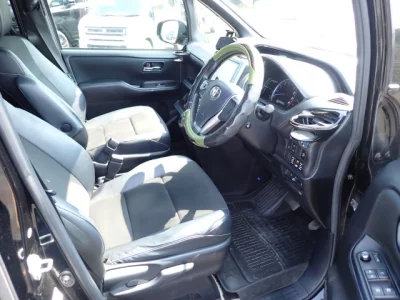 Toyota NOAH  с аукциона в Японии