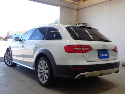 Audi A4  с аукциона в Японии