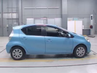 Toyota AQUA лот № 30095 оценка 3.5  с аукциона в Японии 2
