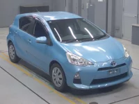 Toyota AQUA лот № 30095 оценка 3.5  с аукциона в Японии 4