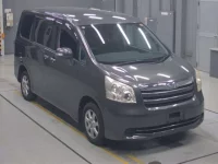 Toyota NOAH лот № 70031 оценка 3.5  с аукциона в Японии 4