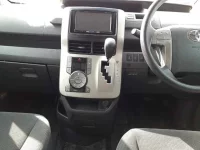Toyota NOAH лот № 70031 оценка 3.5  с аукциона в Японии 8