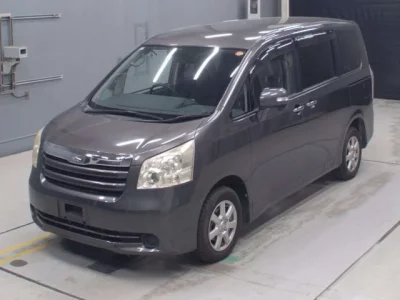 Toyota NOAH  с аукциона в Японии