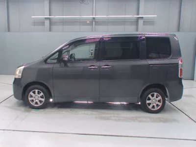 Toyota NOAH  с аукциона в Японии