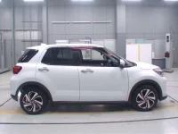 Toyota RAIZE лот № 30085 оценка 4.5  с аукциона в Японии 2