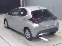 Toyota YARIS лот № 30083 оценка 4.5  с аукциона в Японии 5