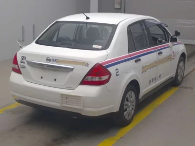 Nissan TIIDA LATIO  с аукциона в Японии