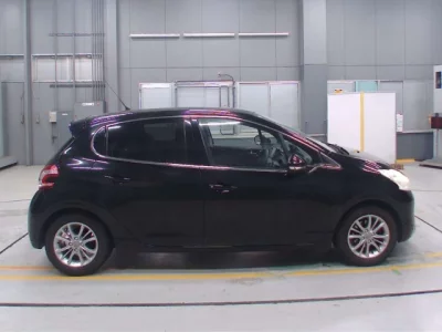 Peugeot 208  с аукциона в Японии