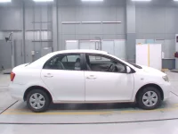 Toyota COROLLA AXIO лот № 30169 оценка 4  с аукциона в Японии 2