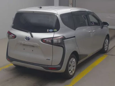 Toyota SIENTA  с аукциона в Японии