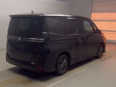 Toyota VOXY  с аукциона в Японии