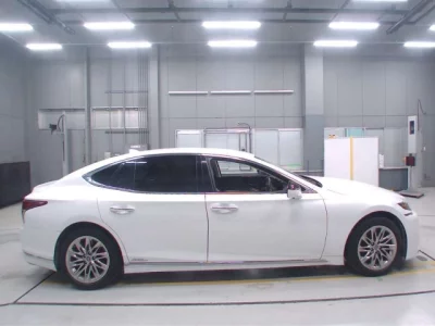 Lexus LS  с аукциона в Японии