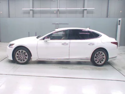 Lexus LS  с аукциона в Японии