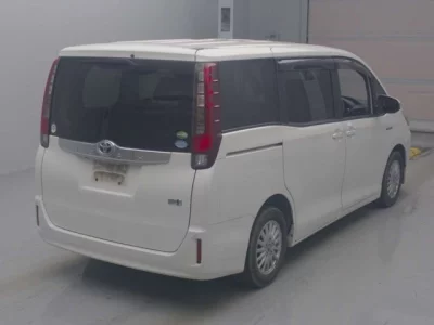 Toyota NOAH  с аукциона в Японии