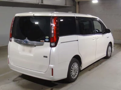 Toyota NOAH  с аукциона в Японии