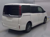 Toyota NOAH лот № 76022 оценка 4  с аукциона в Японии 1