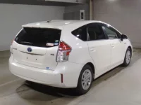 Toyota PRIUS ALPHA лот № 2260 оценка 4  с аукциона в Японии 1
