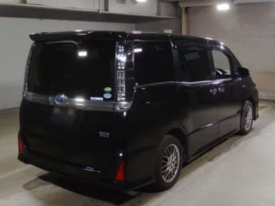 Toyota VOXY  с аукциона в Японии