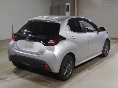 Toyota YARIS  с аукциона в Японии