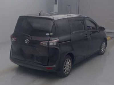 Toyota SIENTA  с аукциона в Японии