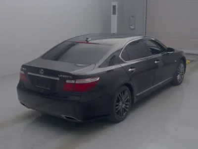 Lexus LS  с аукциона в Японии