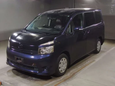 Toyota VOXY  с аукциона в Японии
