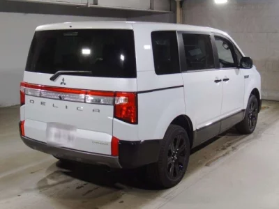 Mitsubishi Delica D:5