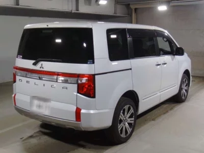 Mitsubishi Delica D:5