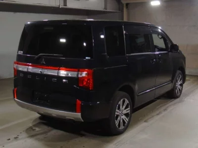 Mitsubishi Delica D:5
