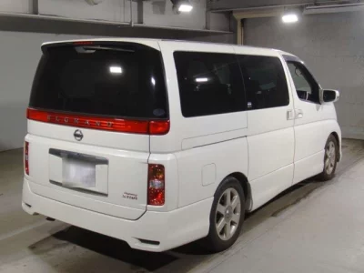 Nissan ELGRAND  с аукциона в Японии
