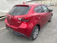 Mazda DEMIO лот № 70064 оценка 4  с аукциона в Японии 1