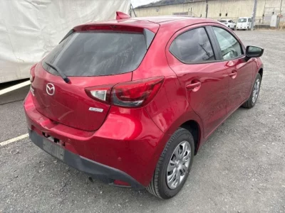 Mazda DEMIO  с аукциона в Японии