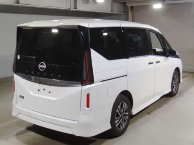 Nissan SERENA  с аукциона в Японии