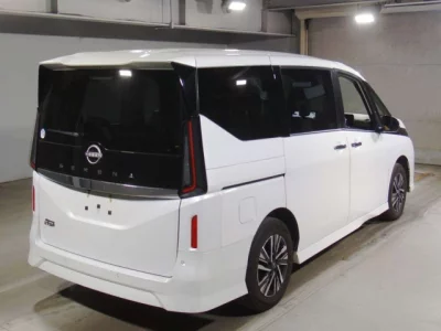 Nissan SERENA  с аукциона в Японии