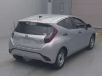 Toyota AQUA лот № 2153 оценка 4  с аукциона в Японии 1