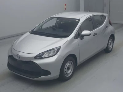 Toyota AQUA  с аукциона в Японии