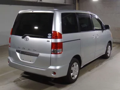 Toyota NOAH  с аукциона в Японии