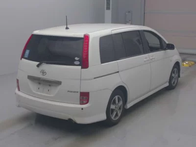 Toyota ISIS
