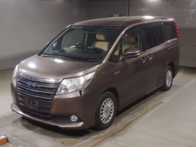 Toyota NOAH  с аукциона в Японии