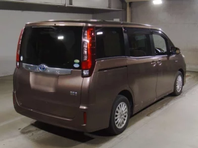 Toyota NOAH  с аукциона в Японии