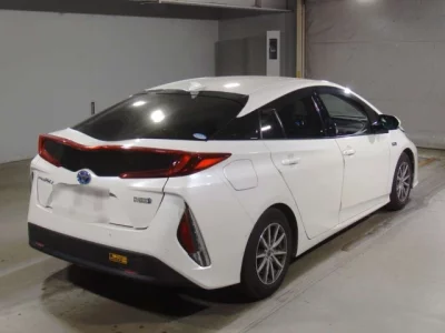 Toyota PRIUS PHV  с аукциона в Японии