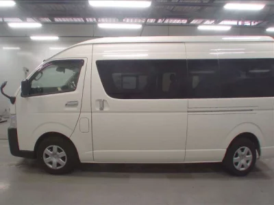 Toyota HIACE  с аукциона в Японии
