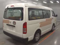 Toyota HIACE лот № 33004 оценка 4  с аукциона в Японии 1