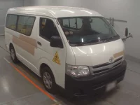 Toyota HIACE лот № 33004 оценка 4  с аукциона в Японии 4