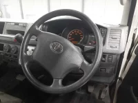 Toyota HIACE лот № 33004 оценка 4  с аукциона в Японии 6