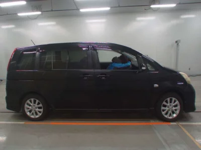 Toyota ISIS